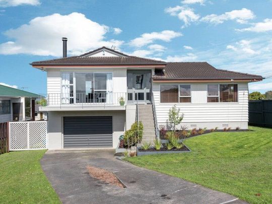 SUNNY HOME IN COCKLE BAY - Photo 1