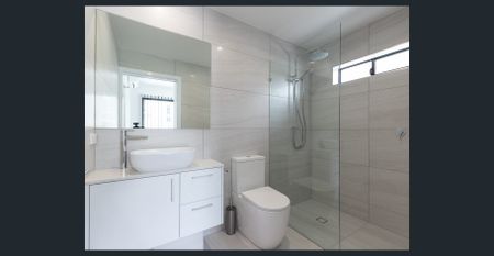 EXECUTIVE LIVING IN THE HEART OF TOOWONG - SO CLOSE YET SO QUIET - LIFESTYLE MEETS CONVENIENCE - Photo 4