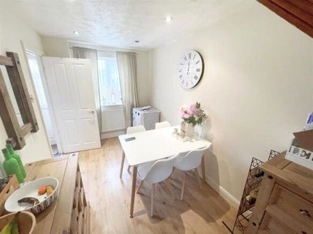 3 bedroom house to rent Beckinsale Grove, Crownhill, Milton Keynes, Buckinghamshire, MK8 - Photo 3