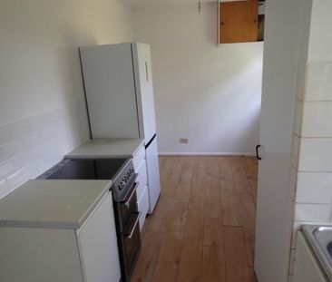 3 bedroom detached bungalow to rent - Photo 2