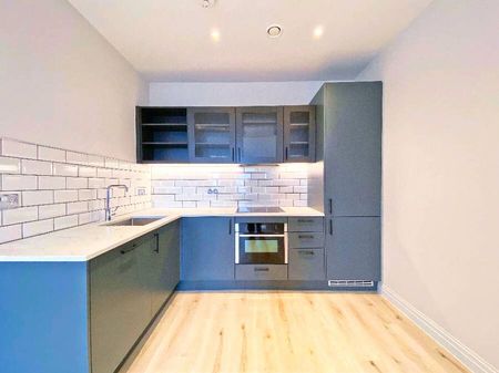 Pembroke Broadway, Camberley, Surrey, GU15 - Photo 2