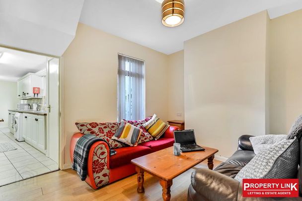 STUDENT ACCOMMODATION, 8 Northland Terrace, Derry/Londonderry, BT48 7JQ - Photo 1