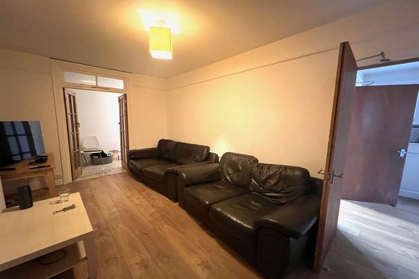 5 bedroom semi-detached house to rent - Photo 1