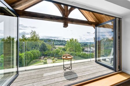 An impressive penthouse apartment with fantastic views and a high end finish in one of Guildford's most prestigious locations. - Photo 2