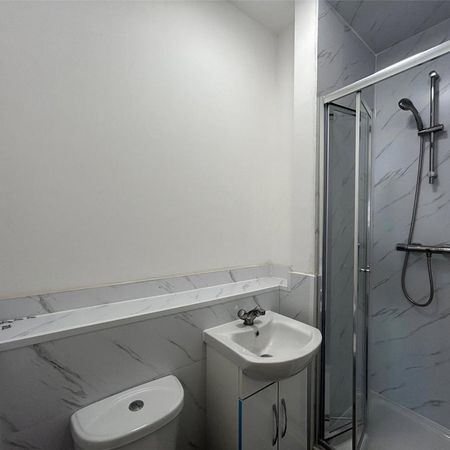 1 bedroom in a house share to rent - Photo 3