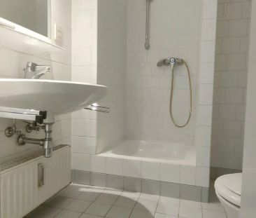 NEU - Moderne Dachgeschoß-Garconniere in ruhiger Lage Nähe U4-Unter... - Photo 1
