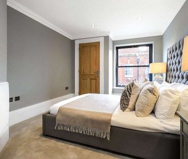Two bedroom City Centre apartment. Head Lease no pets - Photo 6