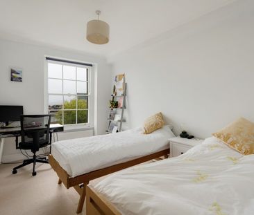 2 Bed Flat - Photo 5