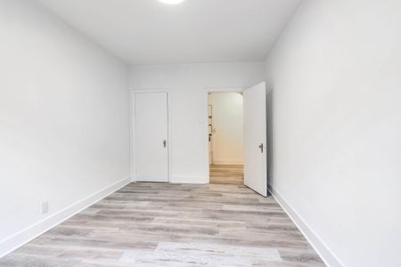 4855 Queen Mary Road - Spacious 3-Bedroom Apartment - Photo 5