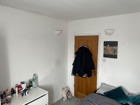 Room in a Shared House, Tybenham Road, SW19 - Photo 5