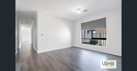 Immaculate Family House In MAYFIELD ESTATE - Photo 3