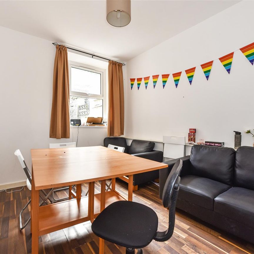 House - Terraced For Rent Laura Street, Pontypridd - Photo 1