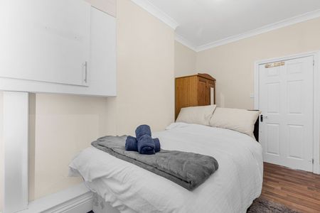 2 Bed Flat, Whitehorse Road, CR0 - Photo 4