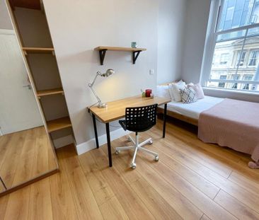 4 bedroom flat to rent - Photo 5