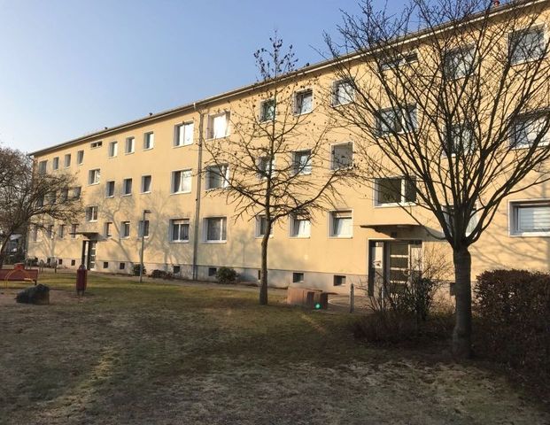 Erdgeschosswohnung mit Balkon - 3 Zimmer in Hanau-Lamboy - Photo 1