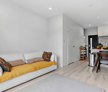 Bright & Modern 3-Bedroom Home - Photo 2