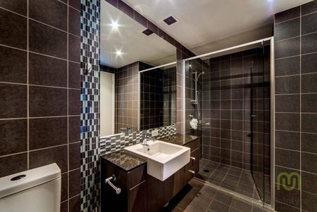 Modern Two Bedroom Apartment in the Oracle Complex - Photo 3