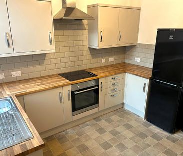 2 bedroom semi-detached house to rent - Photo 2