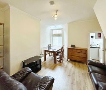 4 bedroom terraced house to rent - Photo 1