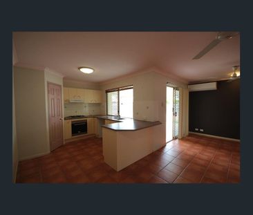 Comfortable Family Living in a Quiet Court, Spacious Yard and Enter... - Photo 3