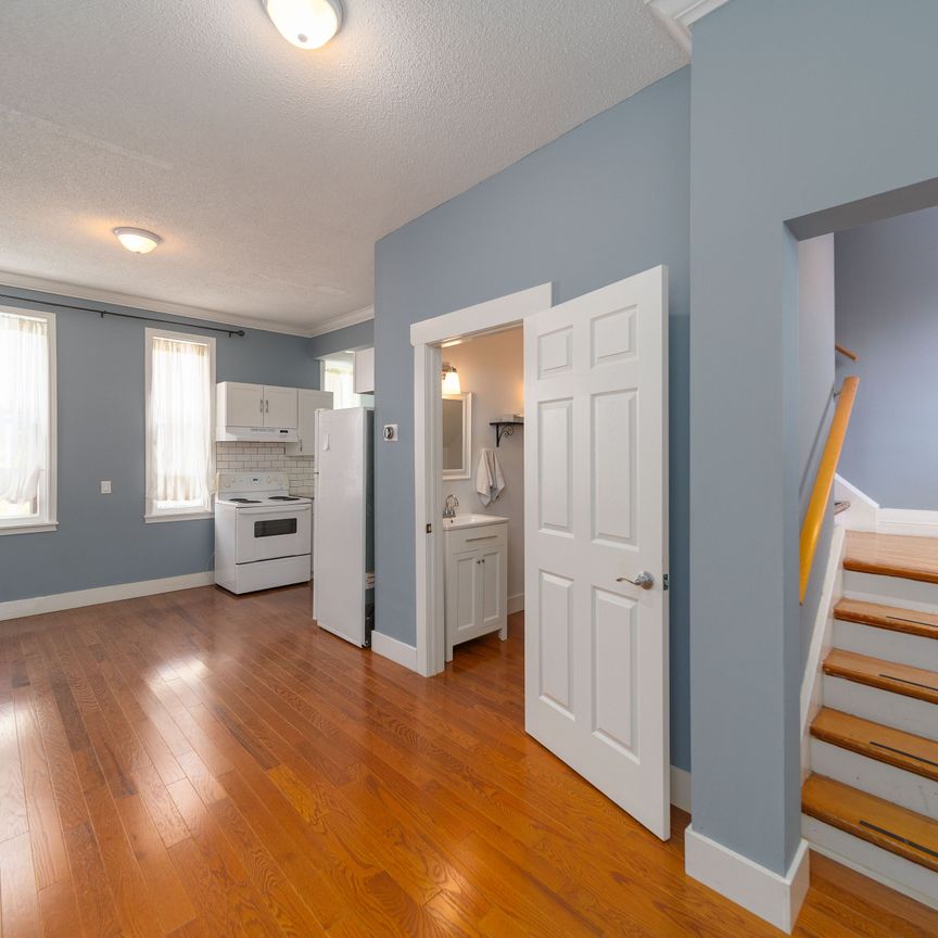 For Lease - 72 High Street, Barrie, Ontario - Photo 1