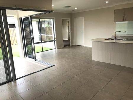 6 Bellarine Circuit, Coomera - Photo 2