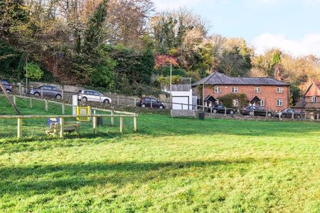 Crownpits Lane Busbridge, Godalming - 3 bedrooms Property for lettings - Seymours - Photo 2