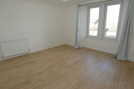 Property to let in Dundee - Photo 2