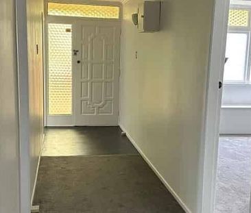 LARGE FAMILY HOME READY TO MOVE IN - Photo 3