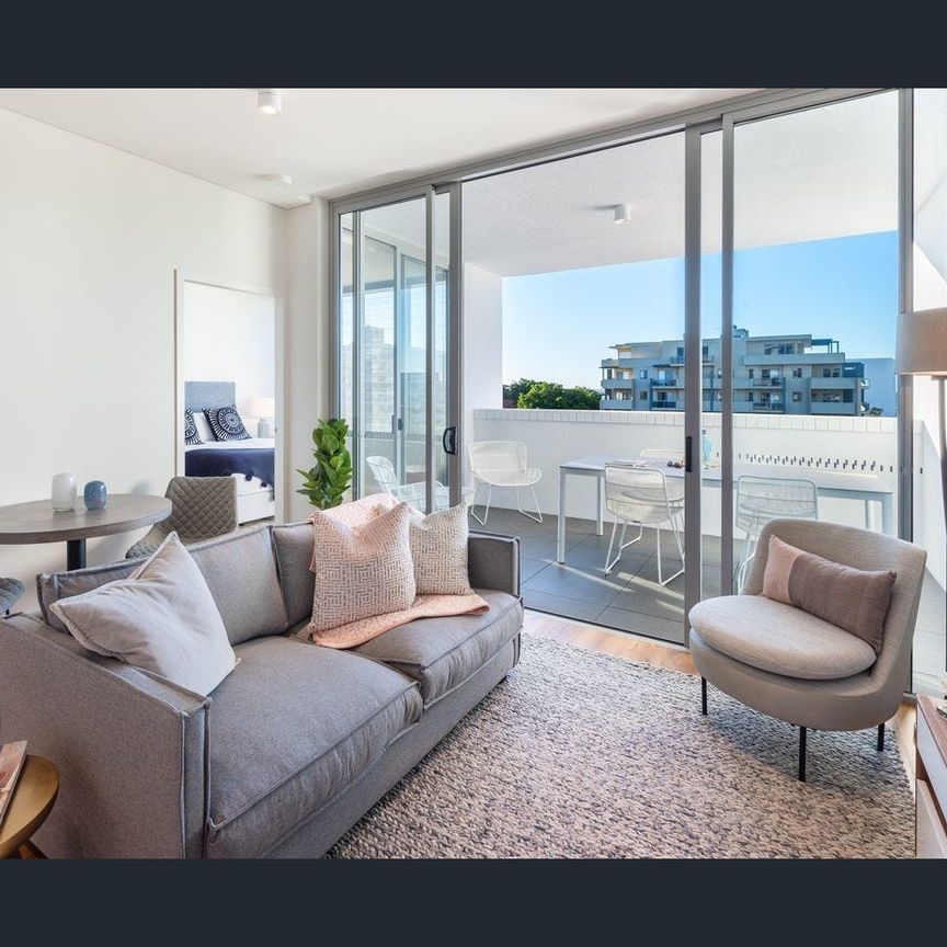 Ultra Convenient One Bedroom Apartment - Photo 1