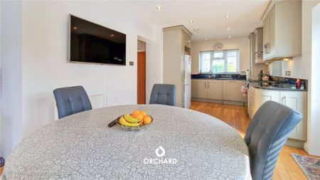 3 bedroom semi-detached house to rent - Photo 5