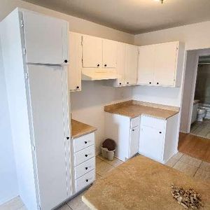 Grand logement rénové, 5 1/2 à Candiac. ch Haendel, devant école - Photo 2