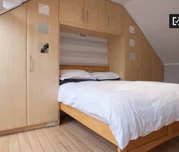 Attic room to rent in 5-bedroom house in Rathgar, Dublin - Photo 6