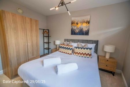 Flat 3, Crescent Court off Blossom Street - Photo 5