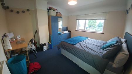 4 bedroom semi-detached house to rent - Photo 3