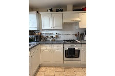 2 bedroom semi-detached house to rent - Photo 5