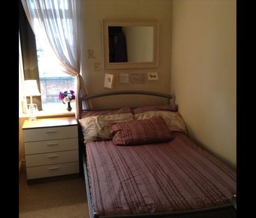 4 Bed Terraced House, Moseley Road, M14 - Photo 1