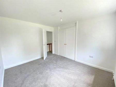 4 bedroom detached house to rent - Photo 4