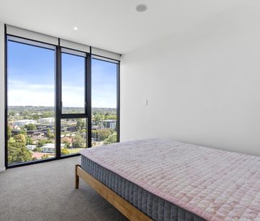 2 spacious bedroom + 2 bathroom + 1 secure carpark included - Photo 1