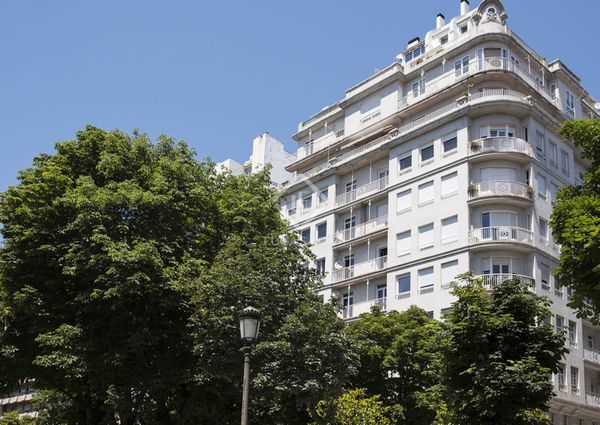 Elegant 4-bedroom furnished apartment for rent in the city centre of Vigo, Pontevedra
