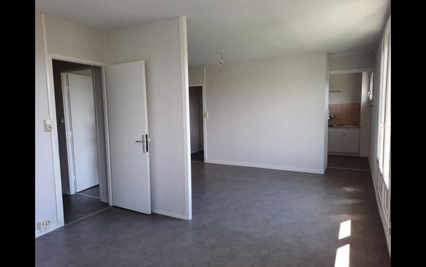 Location Appartement 4 pièces 67 m² La Châtre - Photo 1