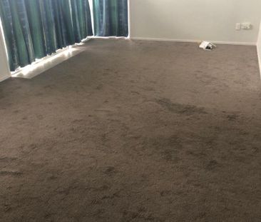 Fantastic 3-Bedroom Home in Central Papakura - Ideal for Your Exten... - Photo 2