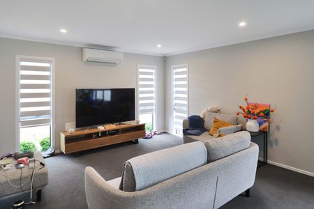 Modern Three-bedroom Home - Photo 2