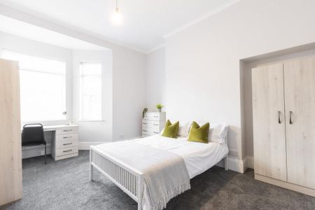 5 bedroom terraced house to rent - Photo 4