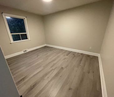 For Lease - 17 Flintridge Road, Toronto, Ontario - Photo 6