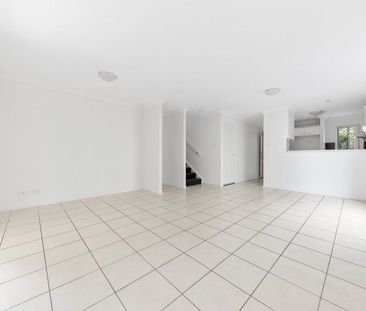 3-Bedroom Townhouse with Ensuite, Double Garage & Complex Pool - Photo 1