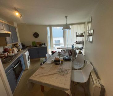 1 bedroom in a flat share to rent - Photo 3