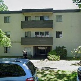 2 BR SUITE MARPOLE GRANVILLE AREA - Photo 2