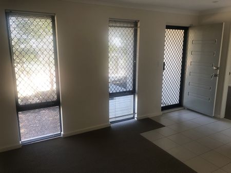 289 Pebble Beach Boulevard, Meadow Springs WA 6210 - House For Rent | Domain - Photo 2