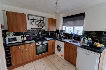 2 BED Detached house To rent - Photo 5